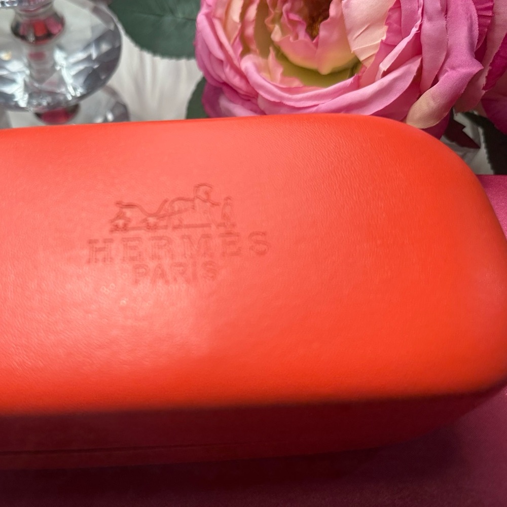 Premium Luxury Hermes Leather hard eye glass case made in Paris France. - Picture 1 of 11